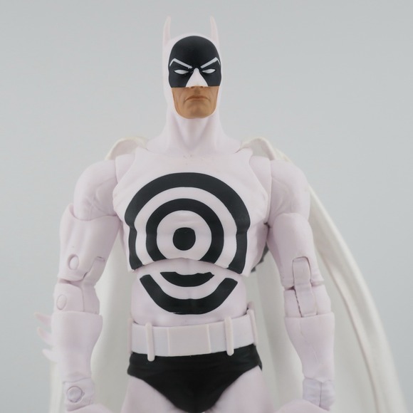 McFarlane DC Multiverse BULLSEYE BATMAN 7" Action Figure (Platinum Edition) - Picture 2 of 4
